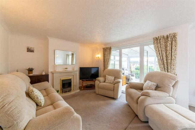 8 Trostrey Close-17.jpg