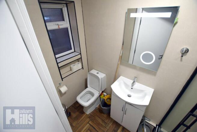 3 bed Flat to rent Image 12