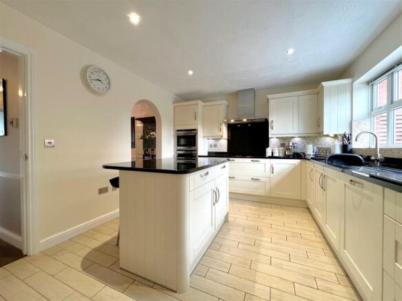 kitchen 4.jpg