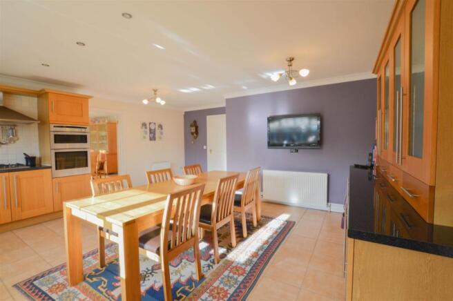 kitchen - breakfast room.jpg