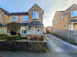 7, Lewis Close, Queensbury, Bradford BD13 2GF