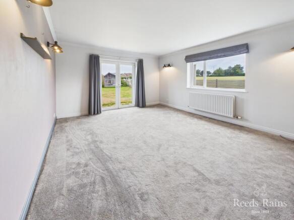 4 bed Bungalow for sale Image 8