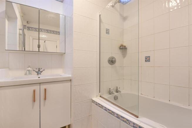 Annexe bathroom .JPG