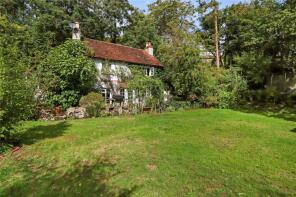 Rose Cottage, Aveley Close, Farnham GU9 8PP