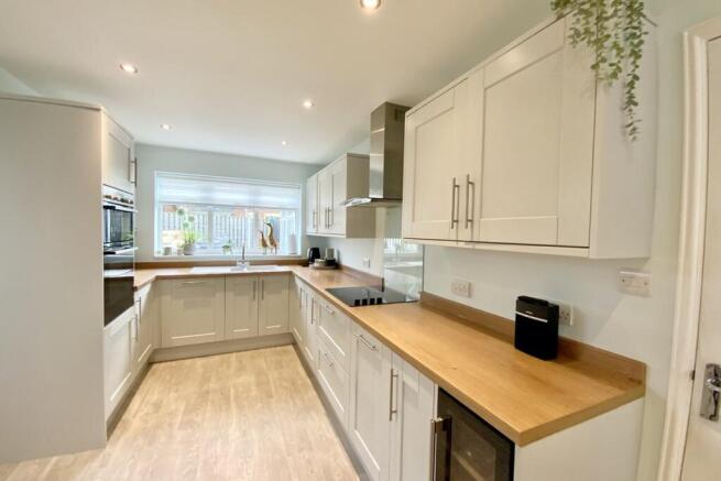 4 bed Detached for sale Image 3