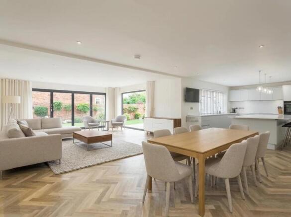 4 bed Detached for sale Image 4