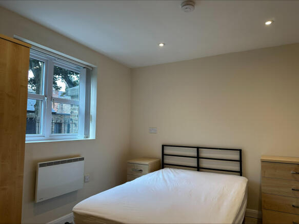 3 bed Flat to rent Image 4