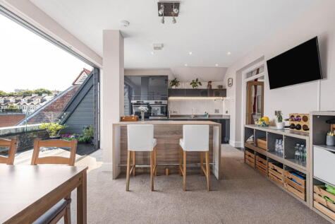 15 Apsley Road, Plymouth, PL4 6AR