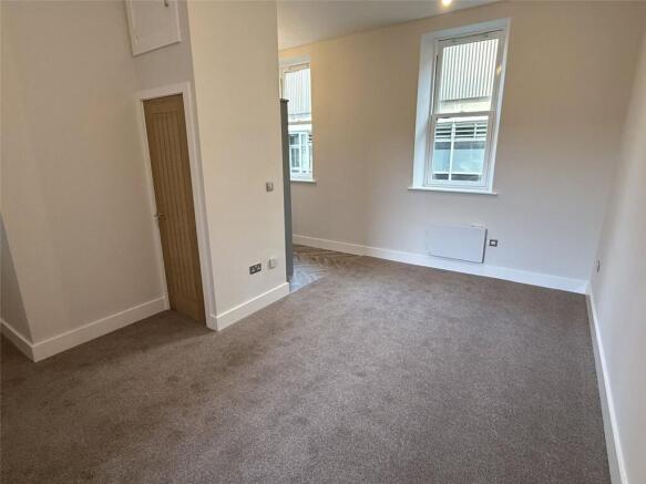 1 bed Ground Flat to rent Image 4