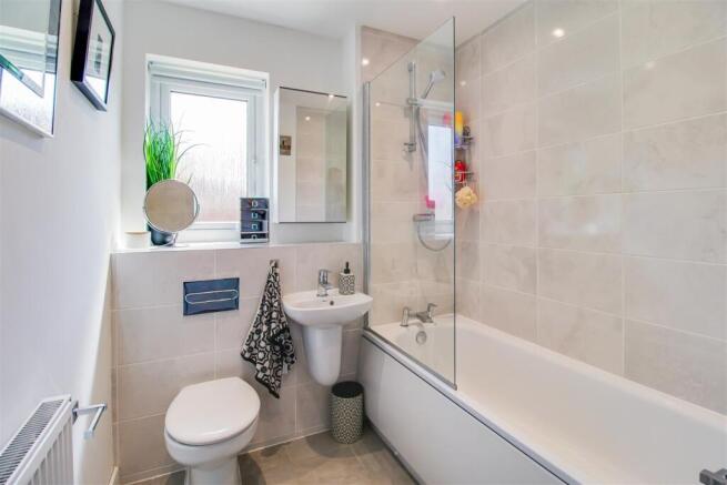 4 bed Detached for sale Image 12