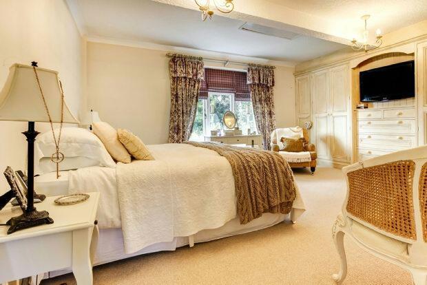 PRINCIPAL BEDROOM RE