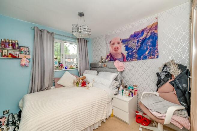 4 bed Detached for sale Image 11