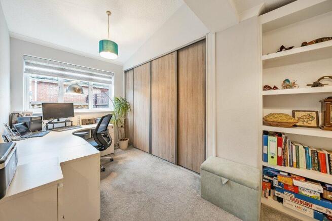 Bedroom / Study
