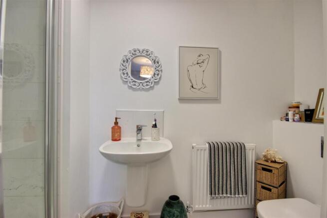 3 bed Terraced for sale Image 12