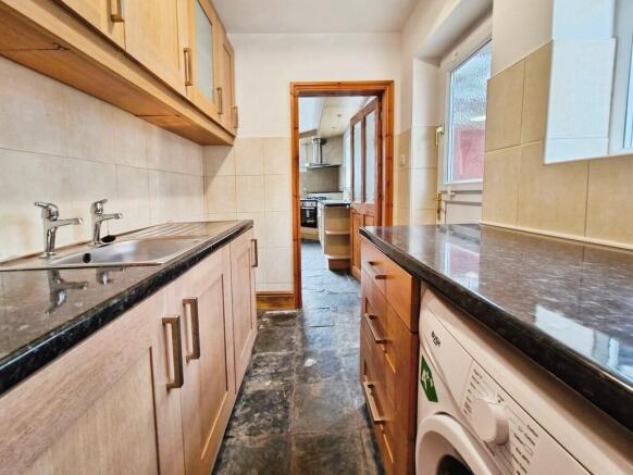 3 bed Semi-Detached for sale Image 7
