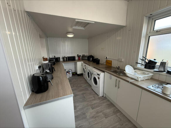 1 bed House Share to rent Image 6