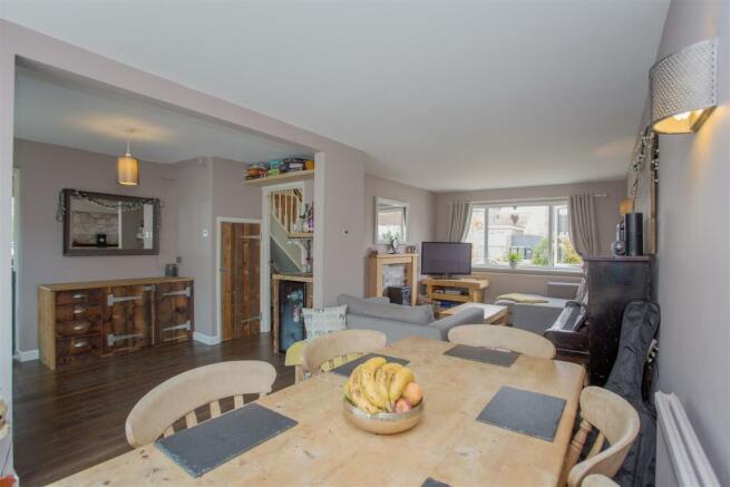 Lounge/Dining Room