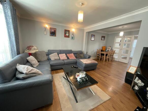 LIVING ROOM 13'5 x 11'8