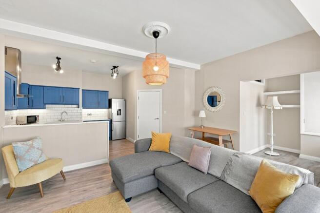 2 bed Flat for sale Image 6