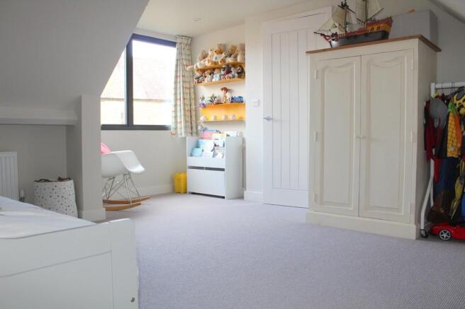 BEDROOM 2 (Photo ...