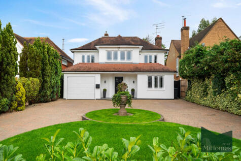 Pine Grove, Brookmans Park, AL9