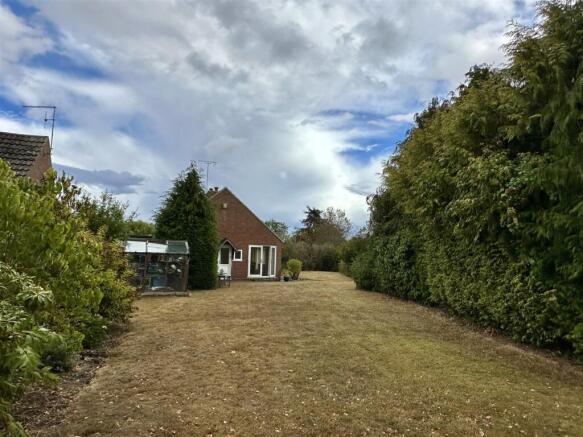 garden to house