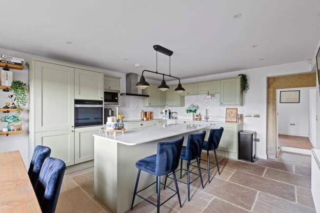 4 bed Semi-Detached for sale Image 4