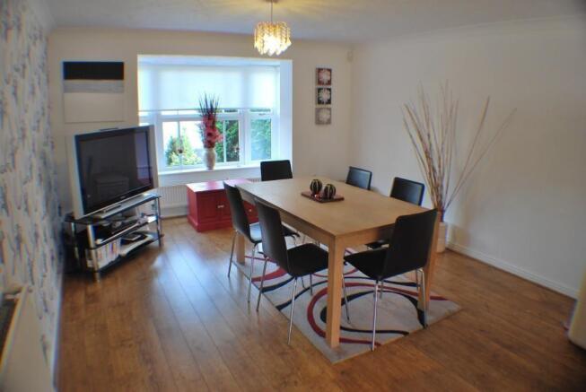 FAMILY/DINING ROOM