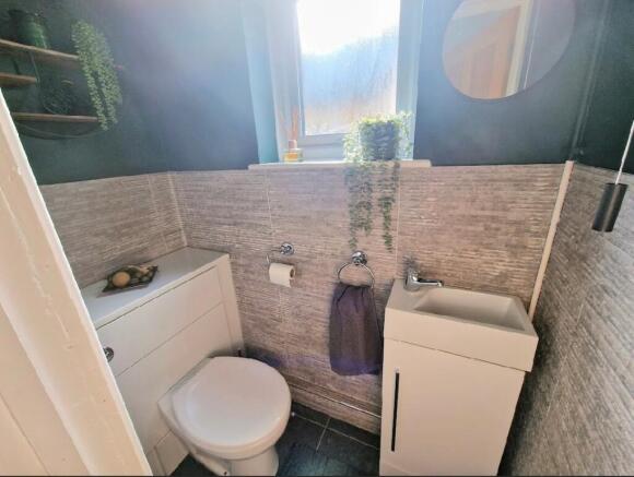 Cloakroom/wc