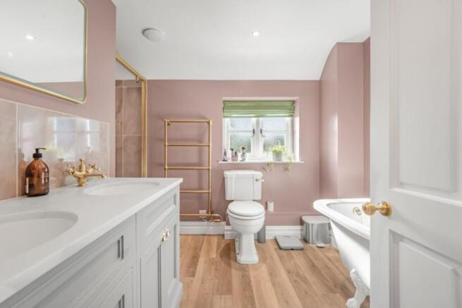 Master En-Suite.jpg