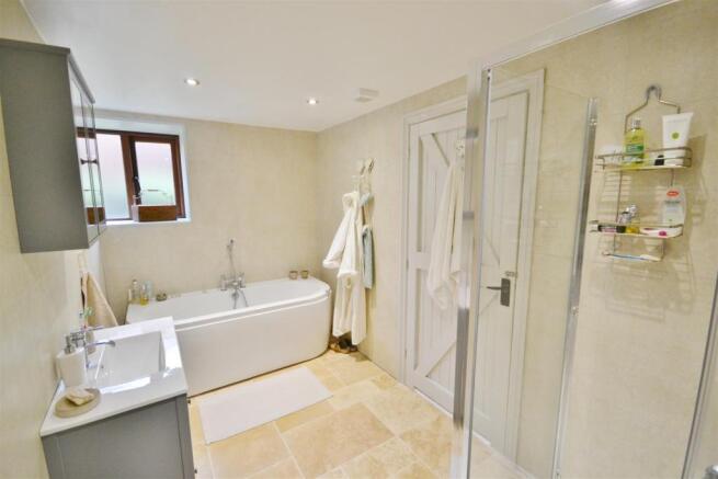 EN SUITE BATHROOM