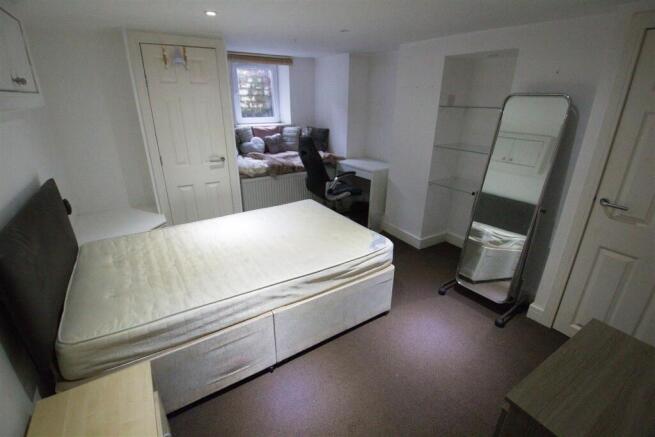 4 bed Terraced to rent Image 10