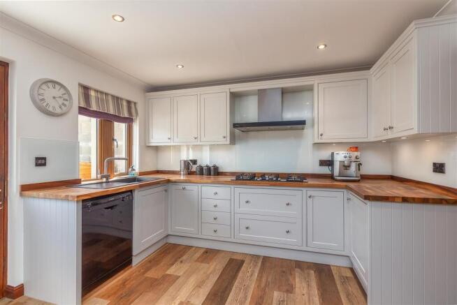3 bed Terraced for sale Image 7