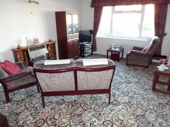 LOUNGE: