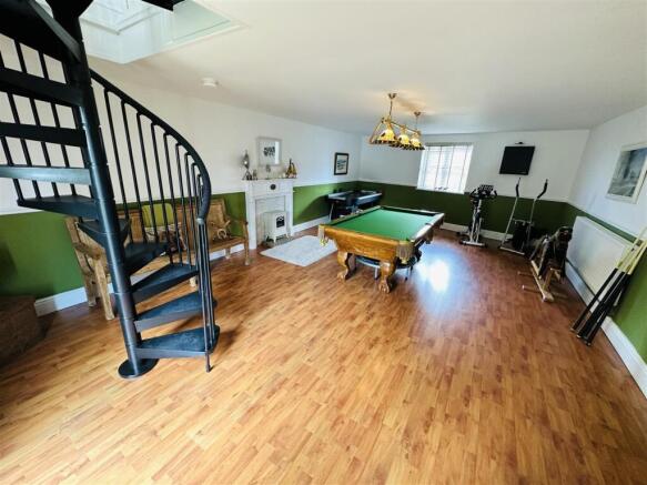 5 bed Barn Conversion for sale Image 8