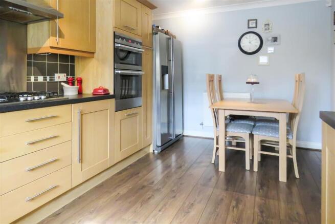 Kitchen 2.JPG