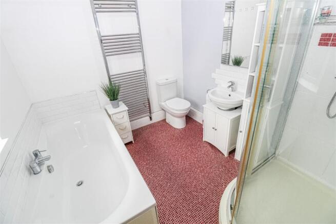 EN SUITE BATHROOM/W.C.