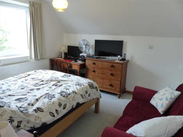 BEDROOM 2