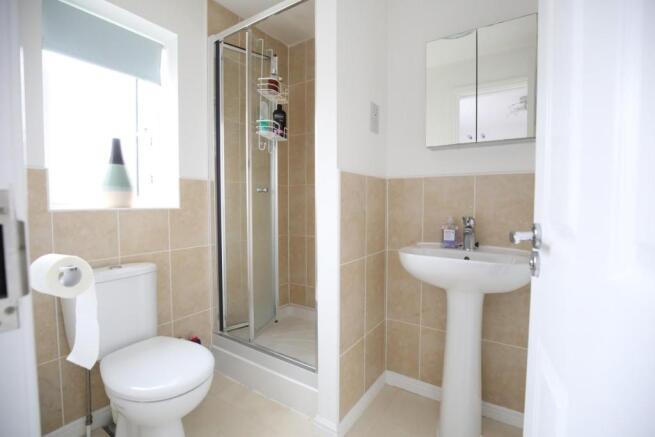EN-SUITE SHOWER ROOM