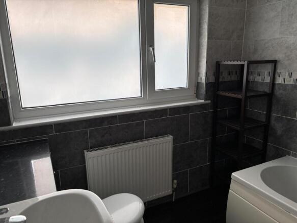 3 bed House to rent Image 9