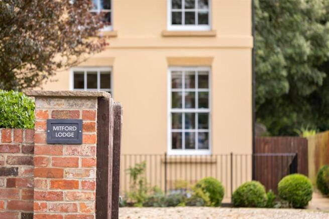 5 - Mitford Lodge - GL50 2T - Web.jpg