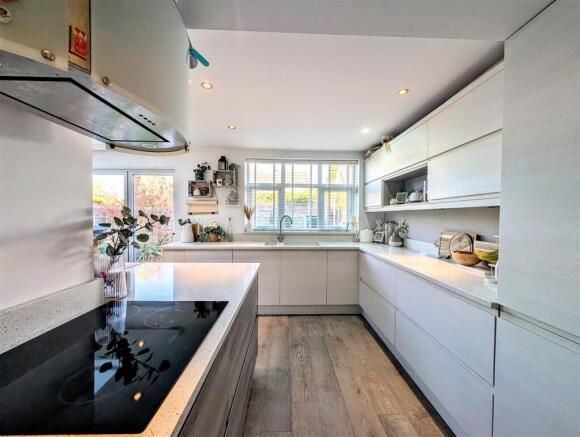 kitchen 1.jpg