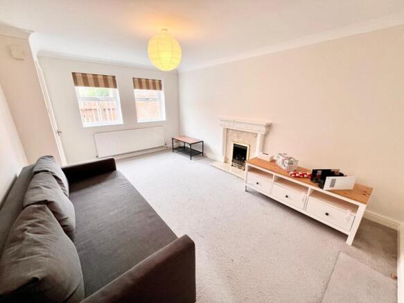 3 bed End of Terrace to rent Image 4