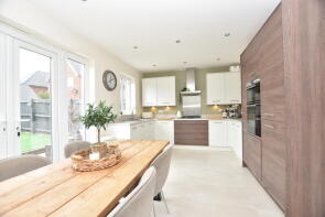 2, Shackleton Grove, Leighton Buzzard LU7 3JA