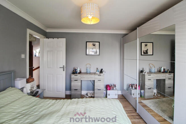 4 bed Semi-Detached for sale Image 8