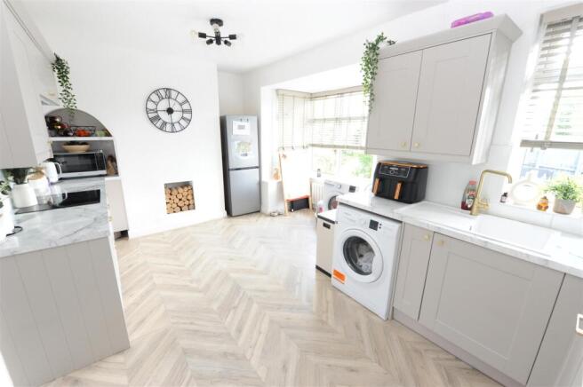 3 bed Semi-Detached for sale Image 8