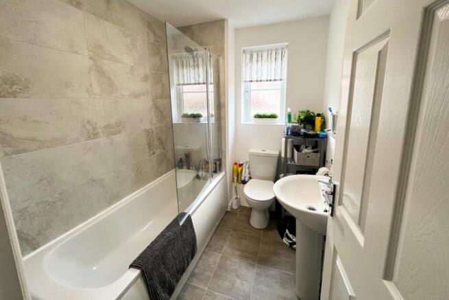 2 bed Semi-Detached to rent Image 12