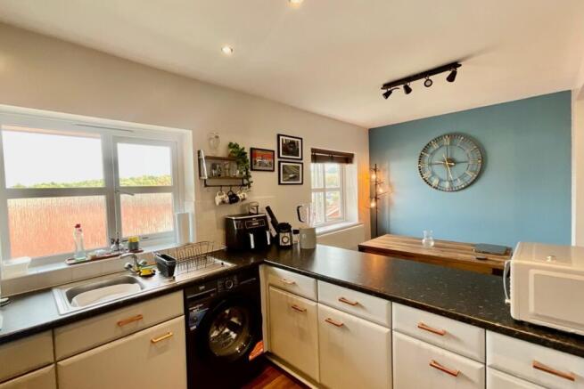 2 bed Flat for sale Image 8
