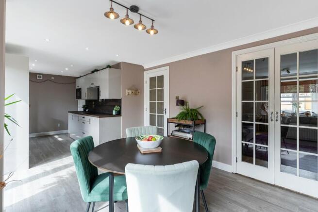 Dining/kitchen