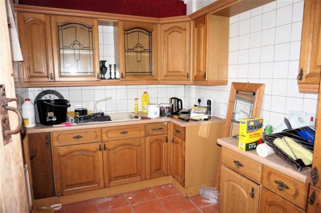 KITCHEN :